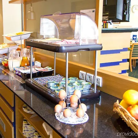 Holiday Express By Ihg Отель