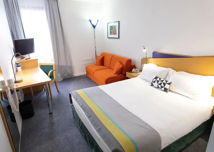 Express By Ihg Hotel 3*