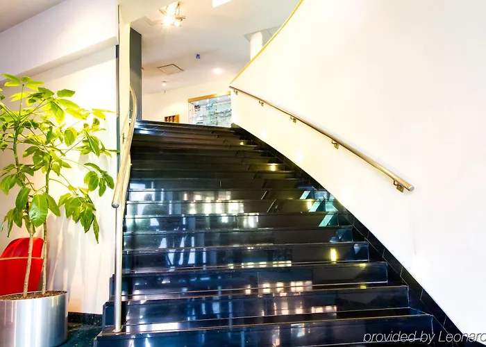 Express By Ihg Hotel